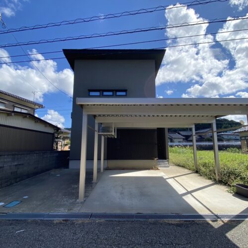 築浅のキレイなお家。利便性の良い津幡町の中心地♪【津幡町南中条】