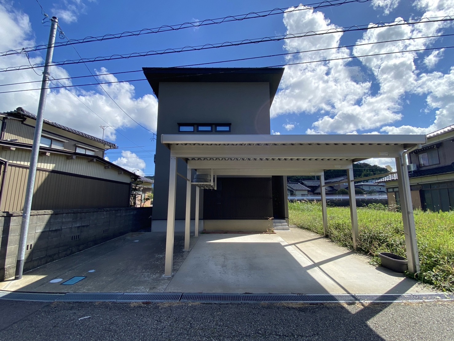 築浅のキレイなお家。利便性の良い津幡町の中心地♪【津幡町南中条】