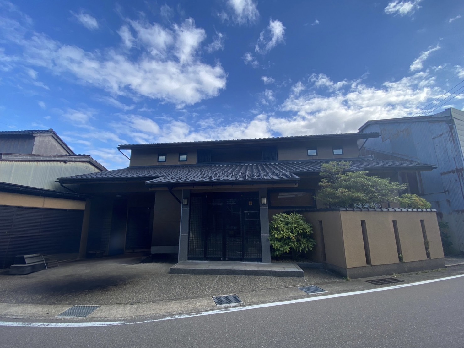 元飲食店の店舗付き住宅!部屋数多数☆【金石通町】