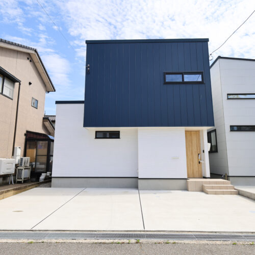 築1年ほぼ未使用☆ 便利な人気エリアの 築浅美邸！【宮永市町】