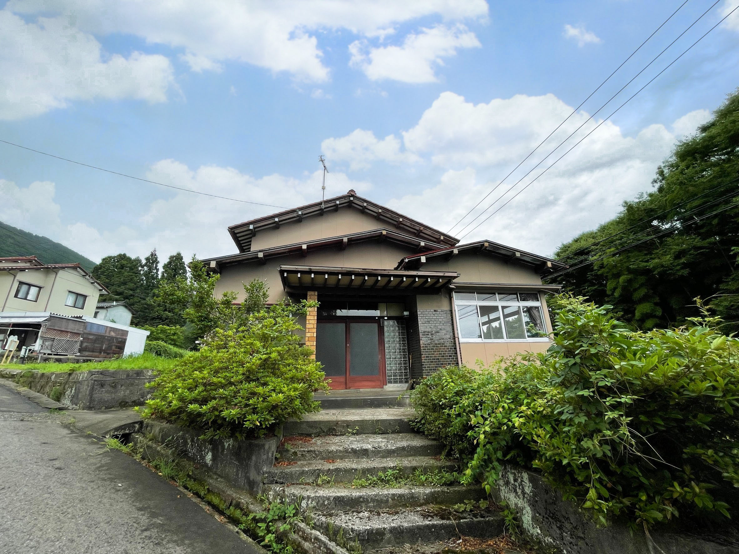部屋数多数!お庭付き。憧れのスローライフ♪【鶴来朝日町】