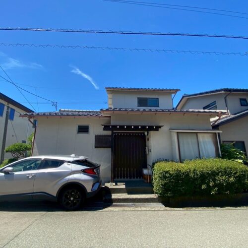 3方角地の明るいお家♪４LDKで部屋数も十分。【若草町】