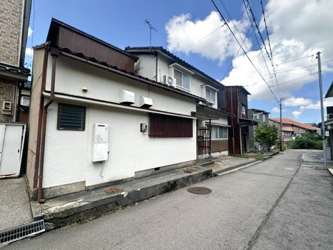 人気エリアの中古住宅。部屋数も多く駐車１台可能【小立野3丁目】