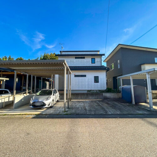 築9年のオール電化住宅☆太陽光発電やカーポート、スロープなど暮らしやすさが詰まったお家【津幡町杉瀬】