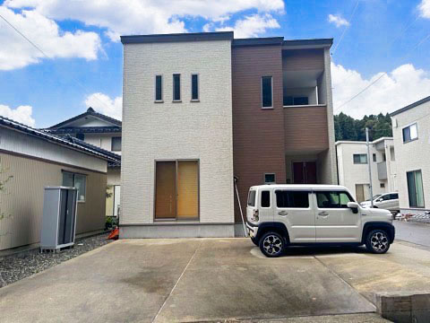 中津幡駅まで徒歩6分☆築６年のキレイなお家。部屋数や駐車台数も十分【津幡町津幡】