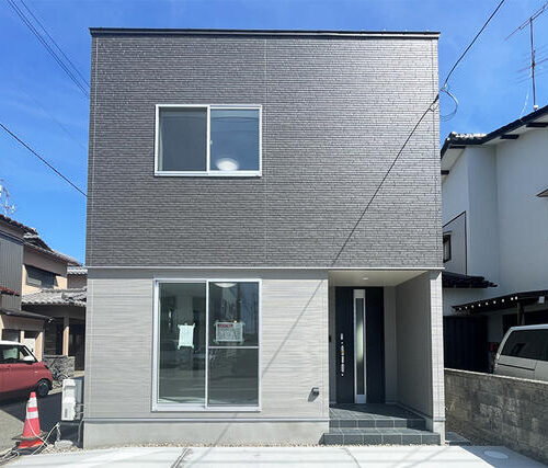 角地＆駐車３台可能！広々ユーティリティが魅力の家事ラク動線【米泉７丁目】