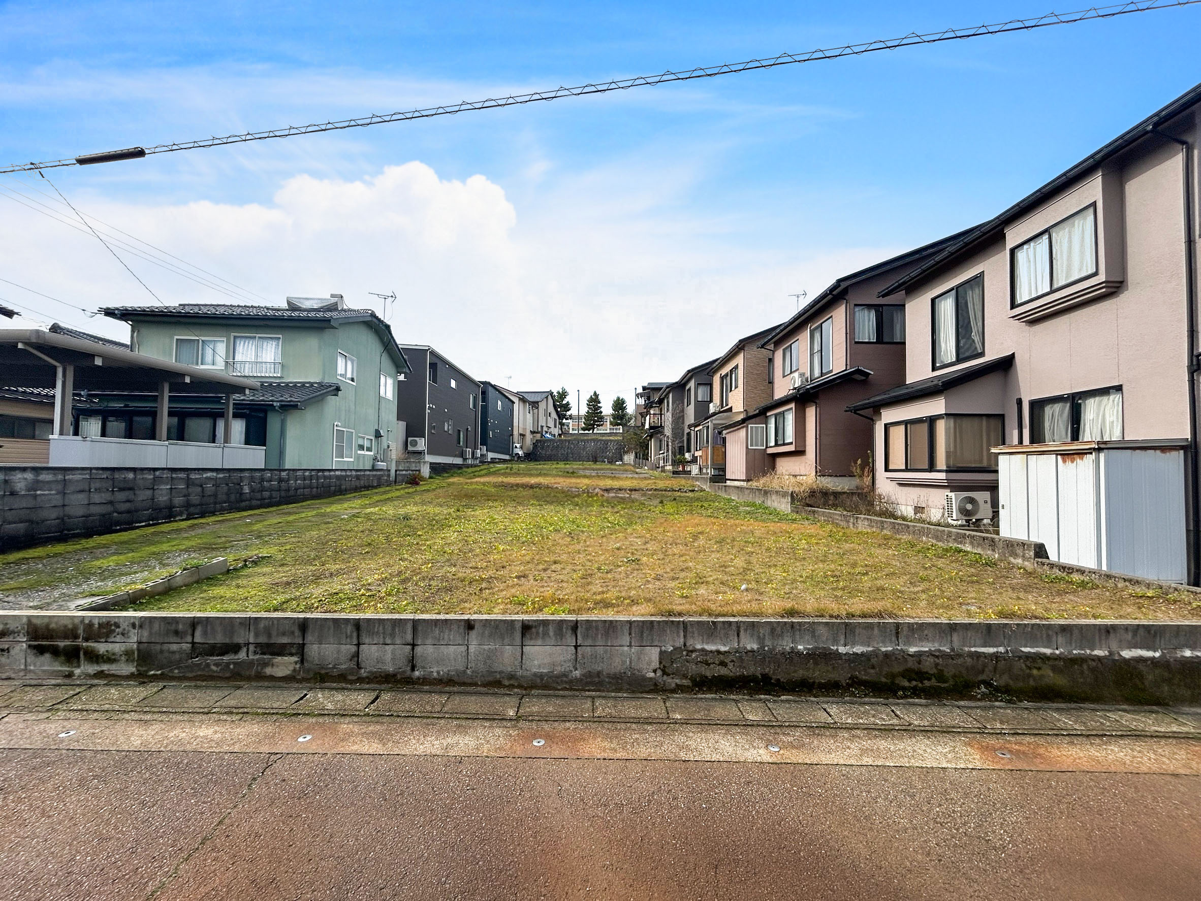 約220坪の大きな敷地!住宅はもちろん事業用としても◎【大根布1丁目】