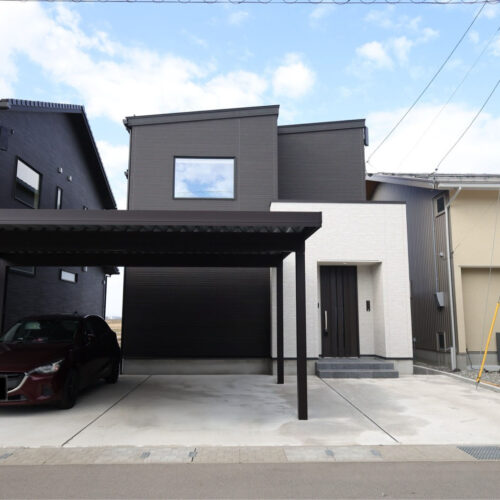 【白山市安養寺町】築1年｜広陽小学校（徒歩12分）｜吹抜け×アイランドキッチンの築浅美邸☆